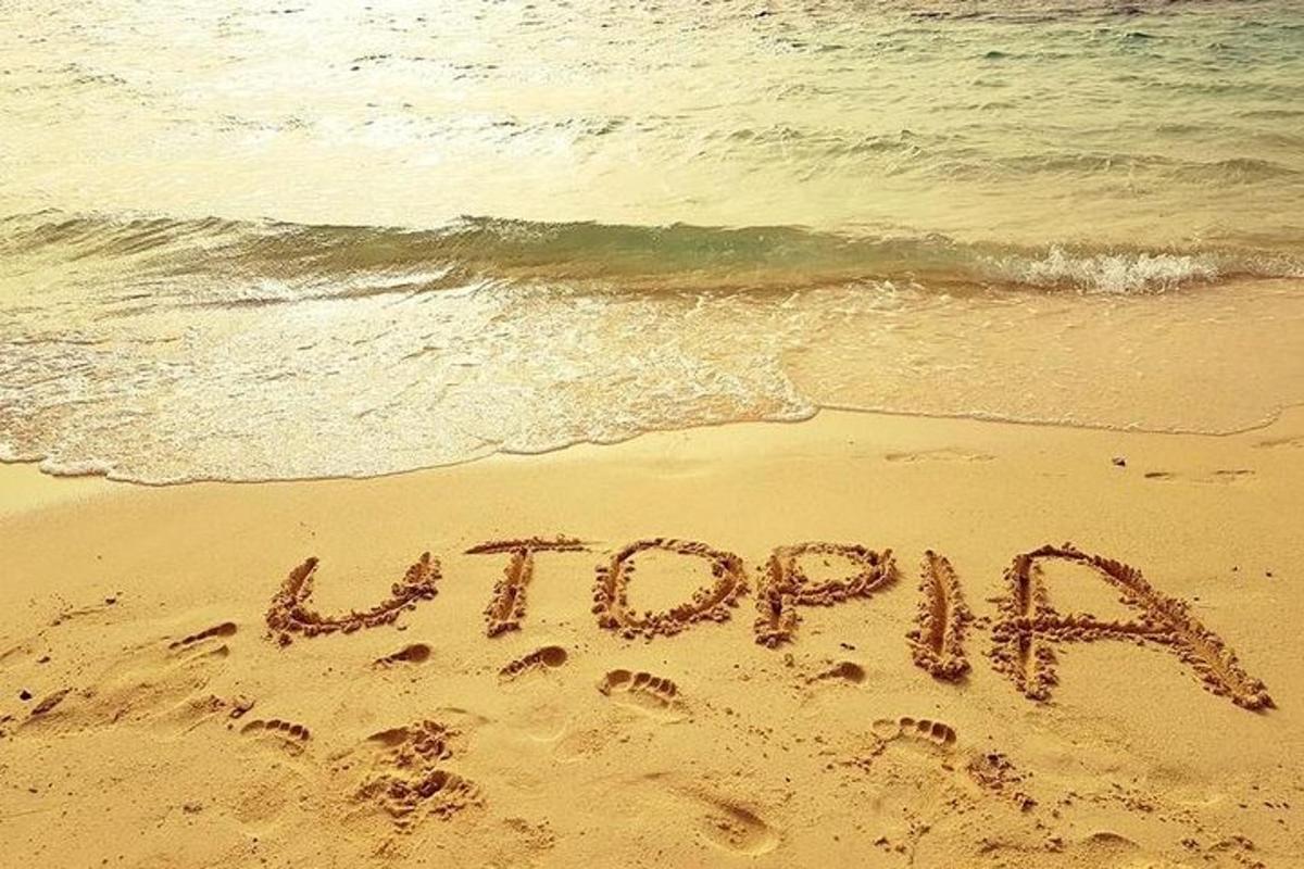 uma placa escrita na areia da praia