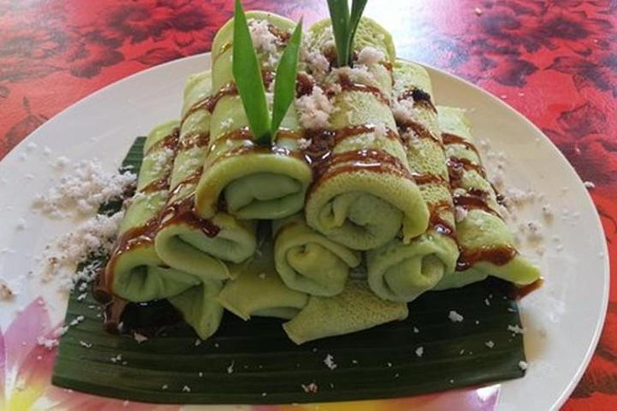 un piatto di cibo su un tavolo