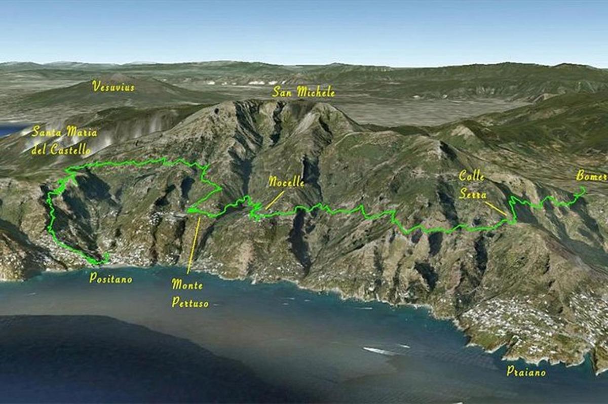 una mappa di una montagna con una scritta verde sopra