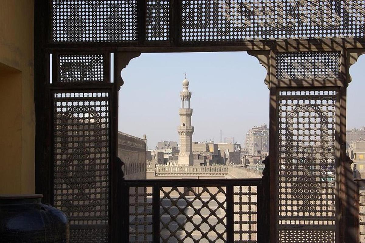 منظر لبرج الساعة من النافذة