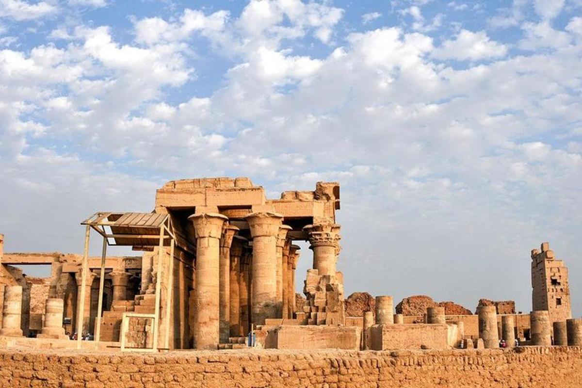 antiche rovine di un edificio nel deserto