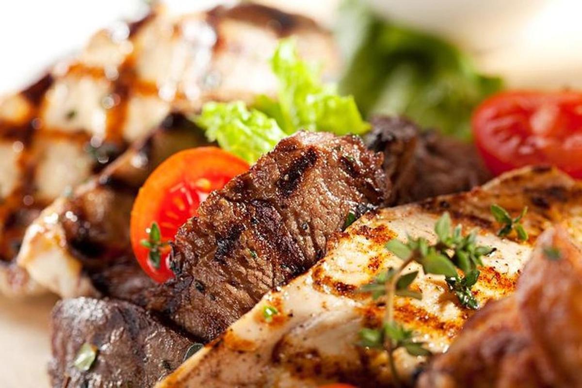 a plate of food with meat and tomatoes on it
