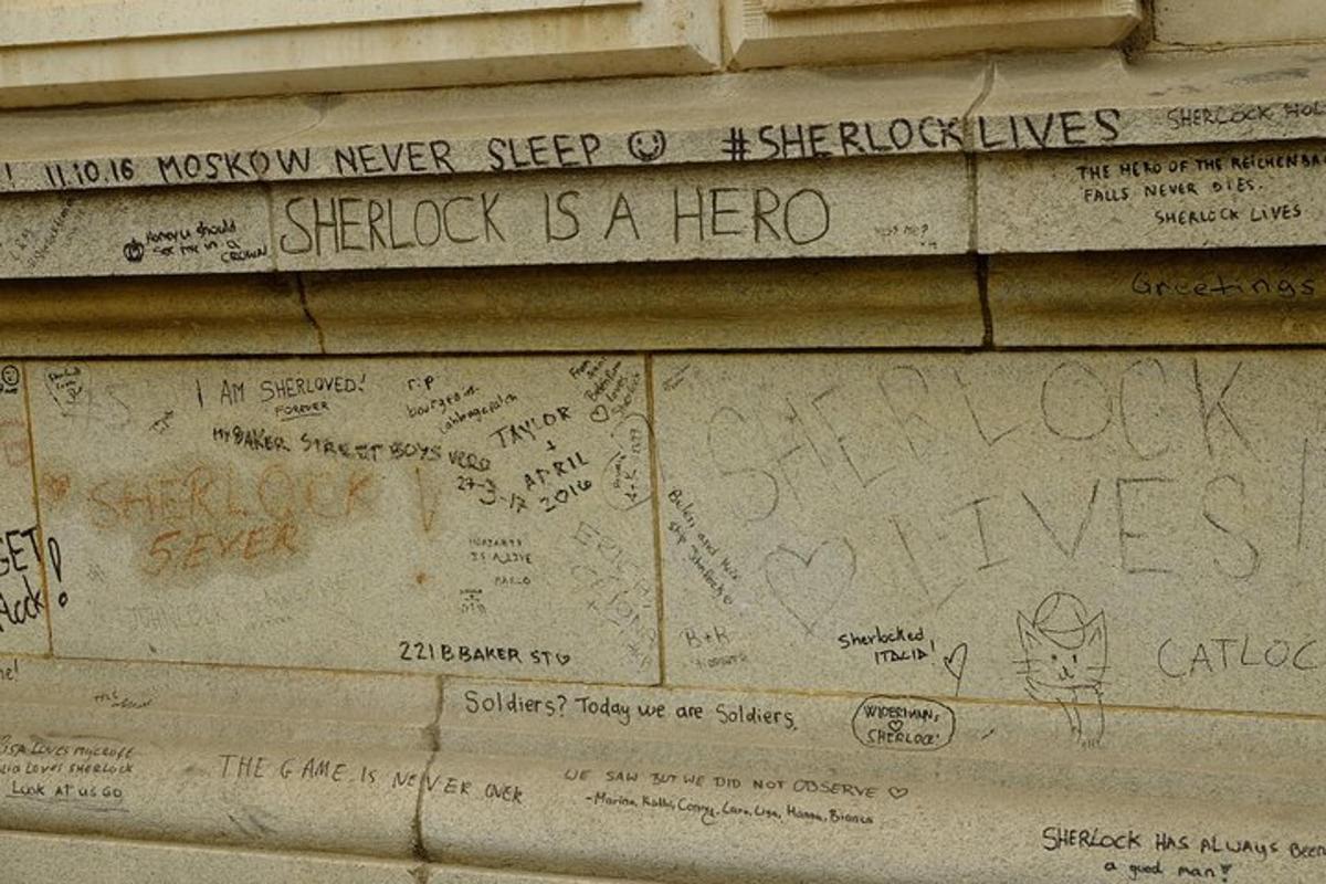 sein, millel on palju grafitit