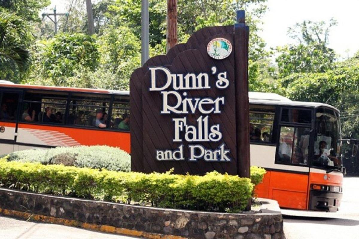 cedule pro vodopády Dums River Falls a park s autobusem