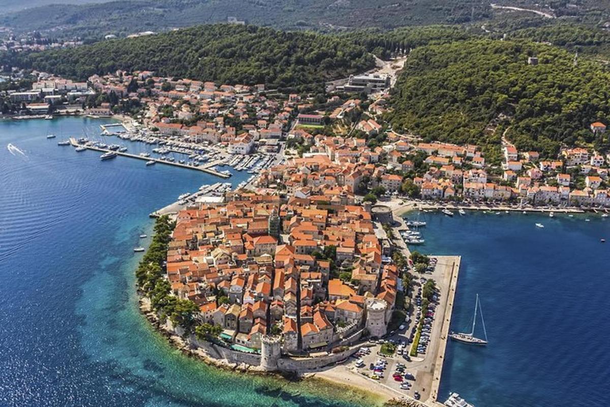 zračni pogled na mali otok u vodi