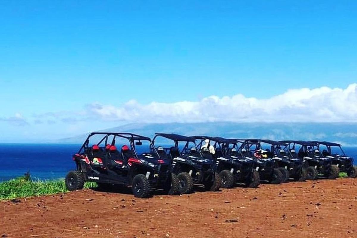 mäe otsa pargitud nelja ATV rida