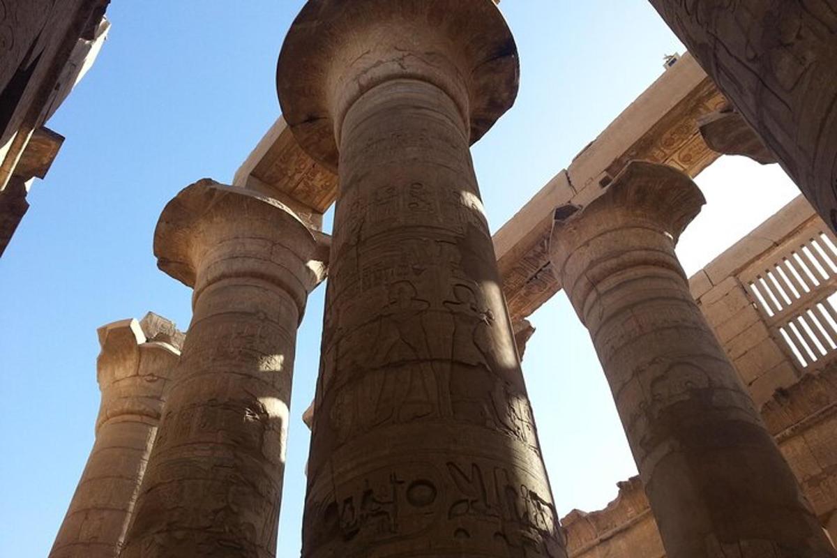 un'immagine delle colonne del tempio di Filomena