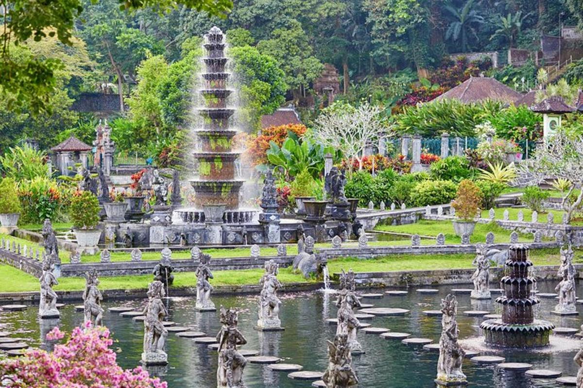 air pancut besar di taman dengan menara besar