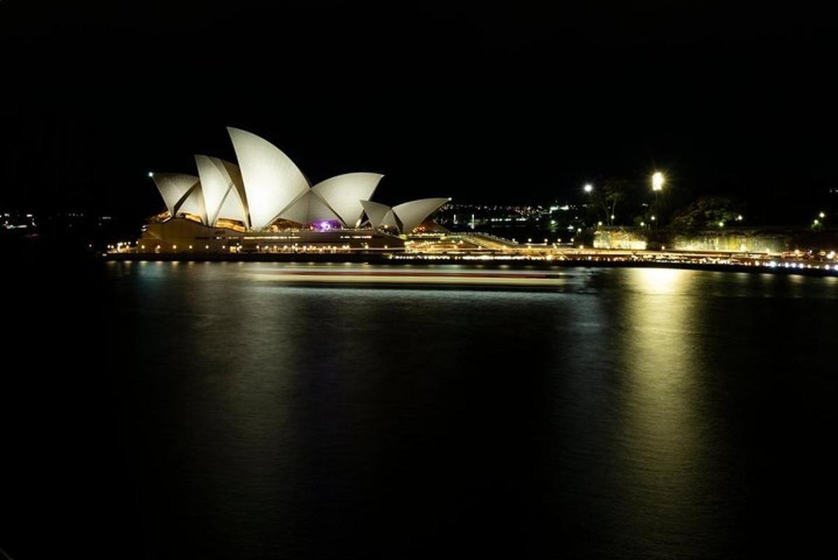 pohľad na operu v Sydney v noci