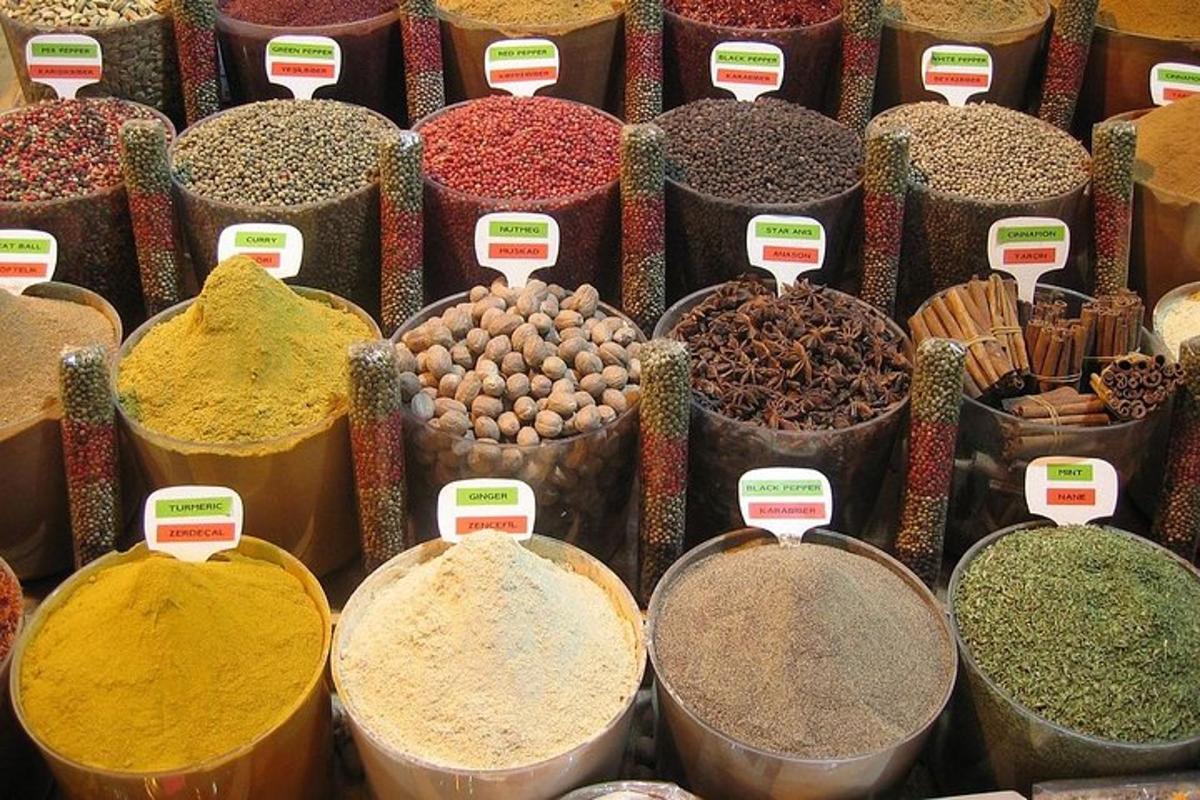 paparan pelbagai jenis rempah ratus dan herba