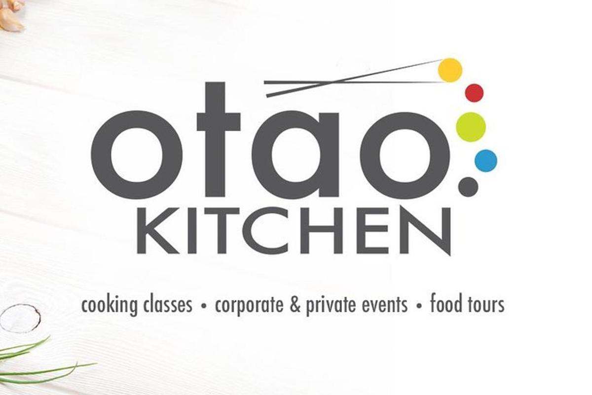 un primo piano del logo della cucina Ocho