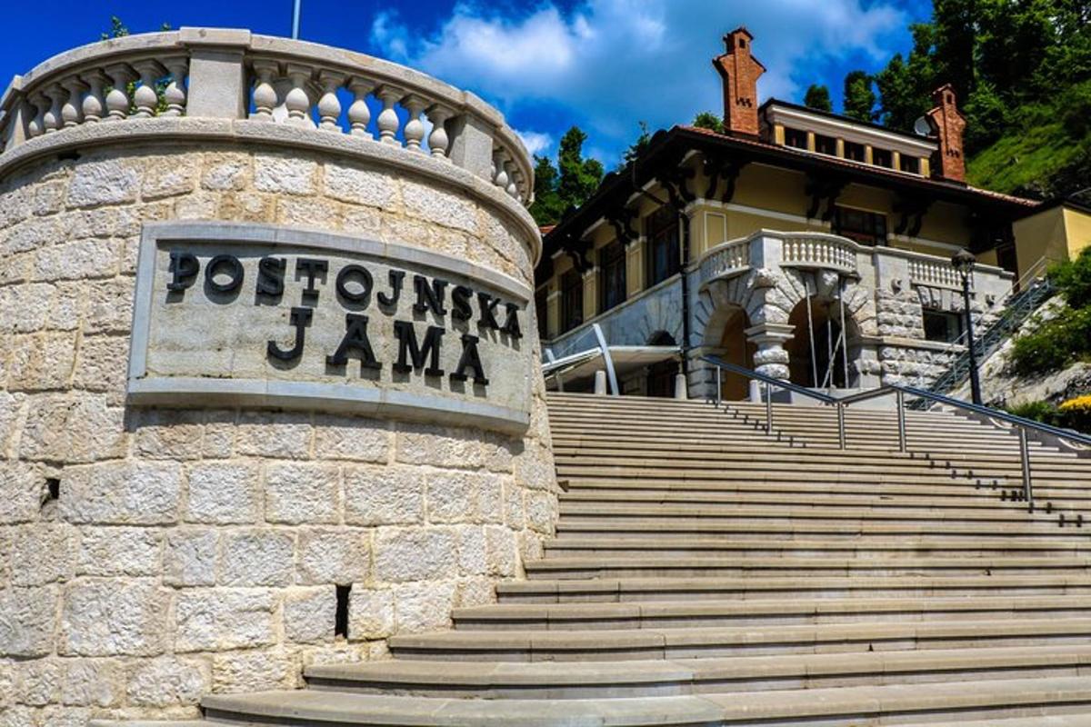 a stone wall with a sign that reads potomac januari