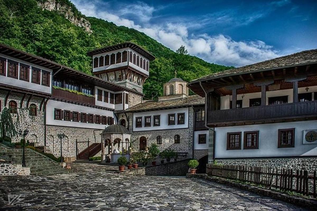 a group of buildings in front of a mountain