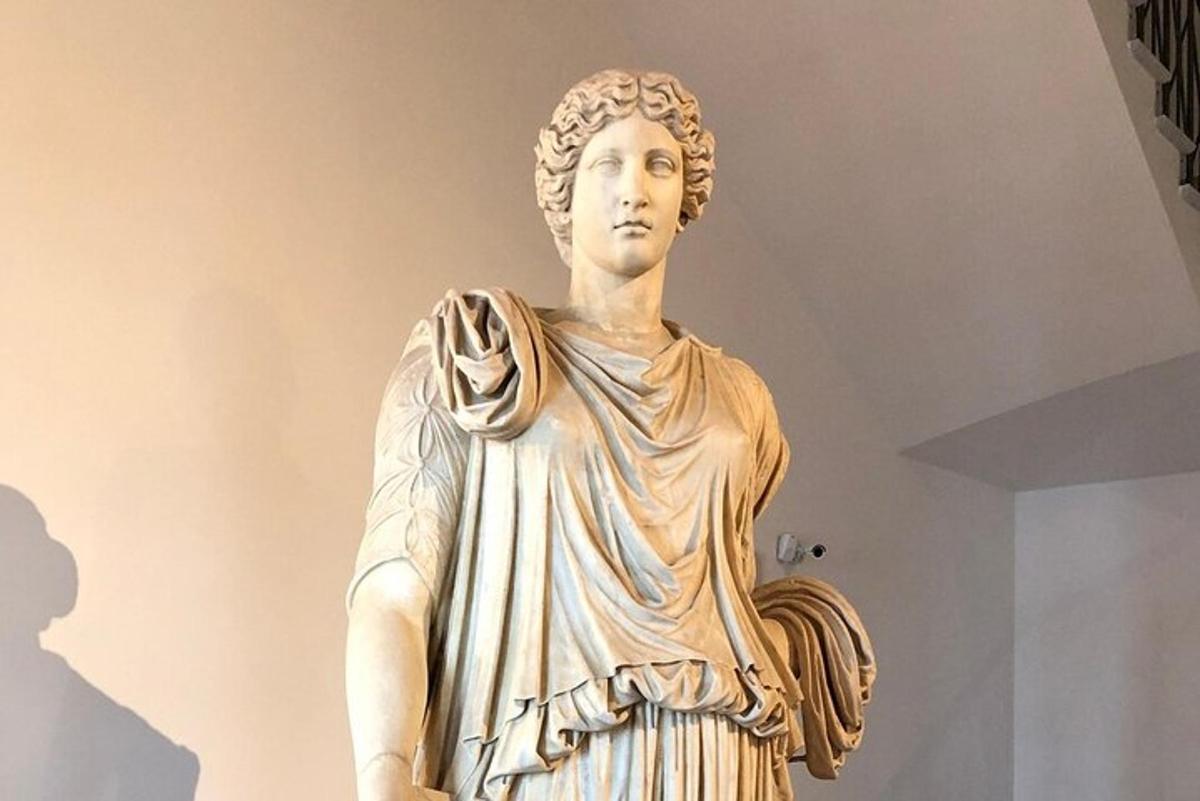 afaian patsas esillä museossa