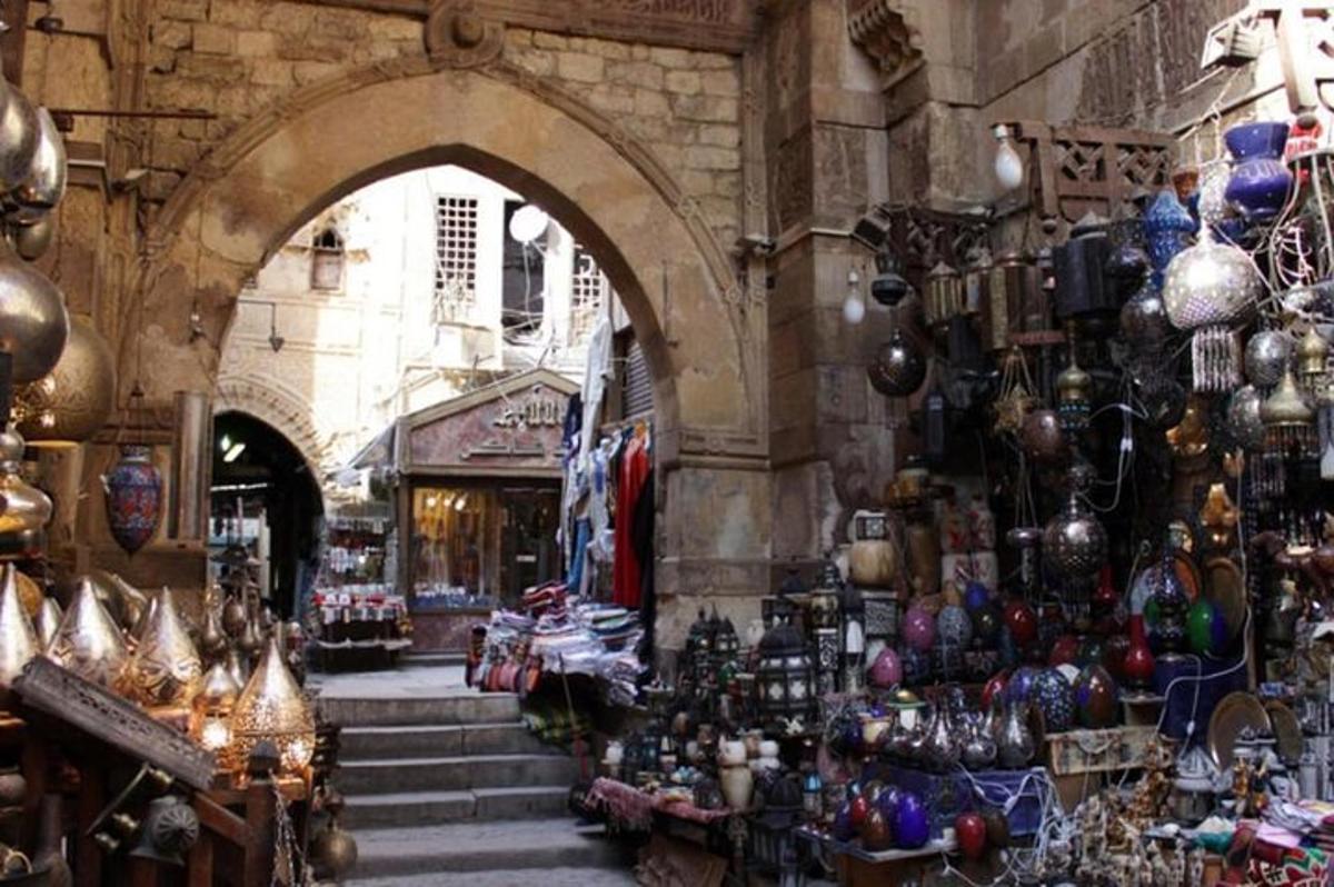 سوق به مجموعة من العناصر في مبنى