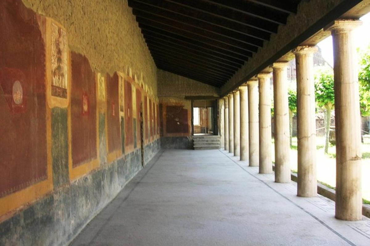 an empty hallway of a building with columns