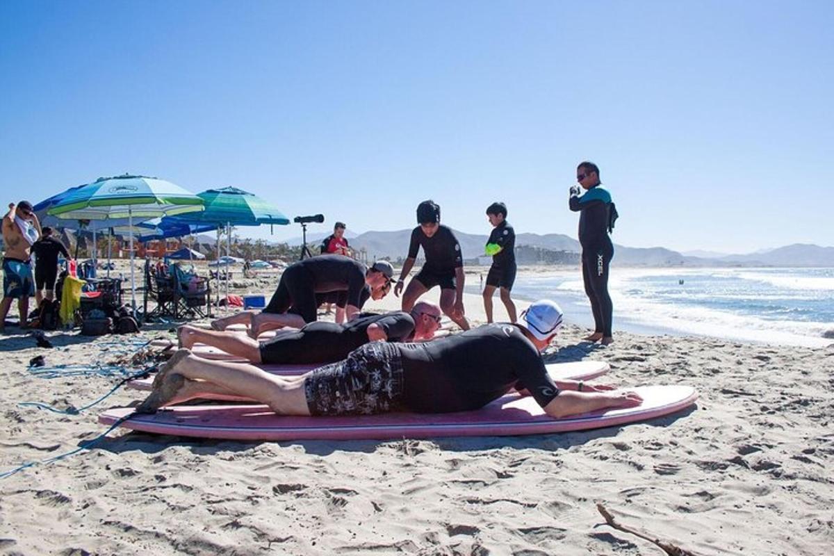 Un grupo de personas tumbadas en la playa