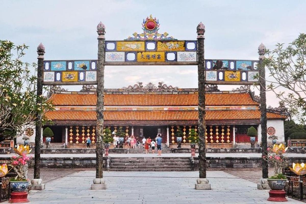 värav templi ees