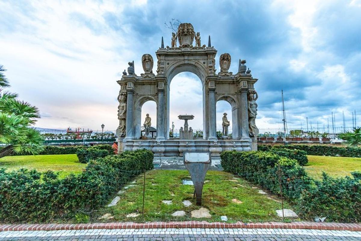 một tượng đài ở giữa công viên
