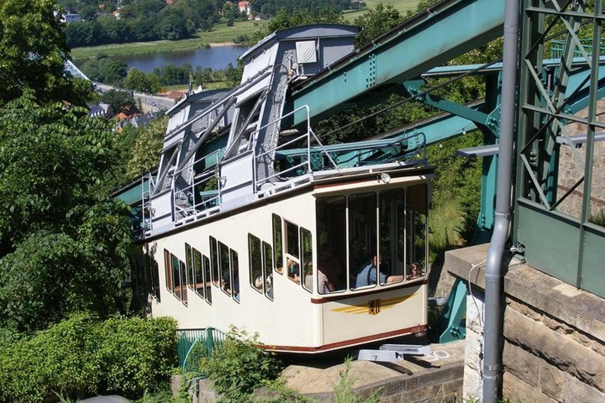 a trolley is coming down aigrilyrilyrily