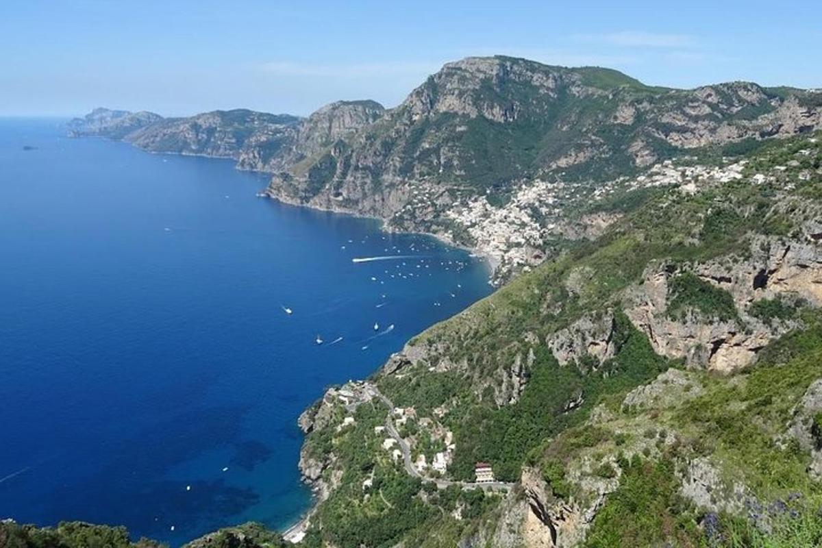 pemandangan udara pantai amalfi