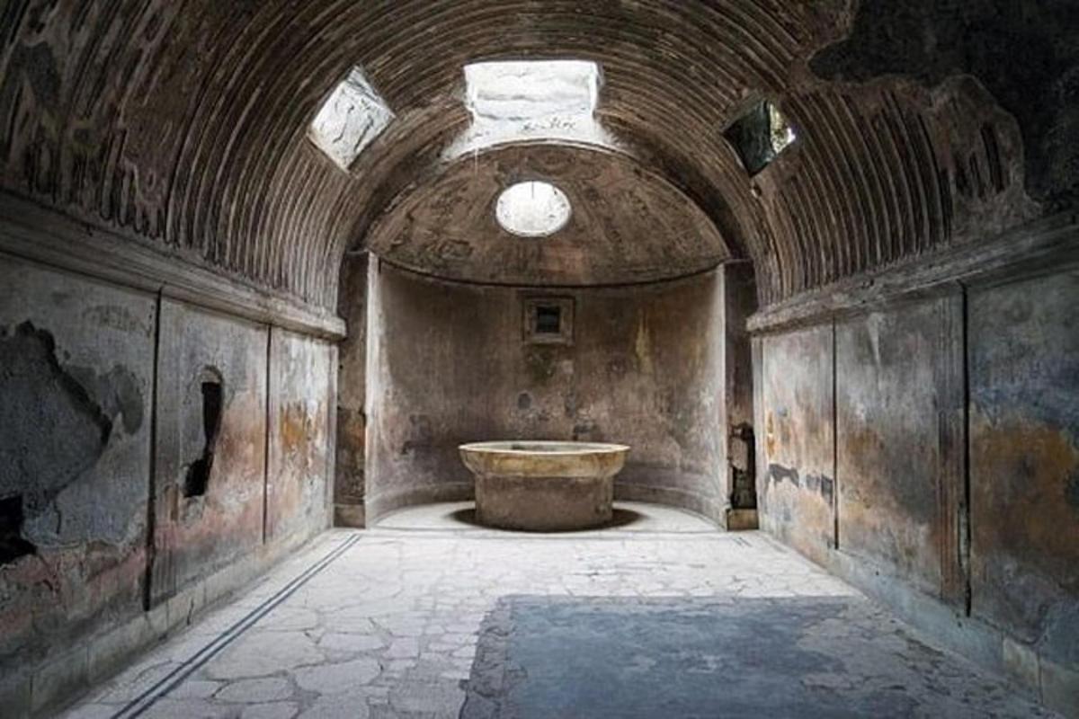 an old room with a tub in a building