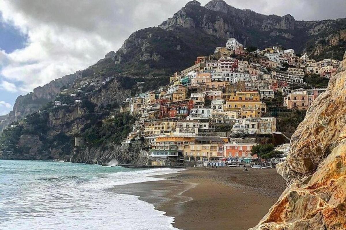 wioska Positano na zboczu góry
