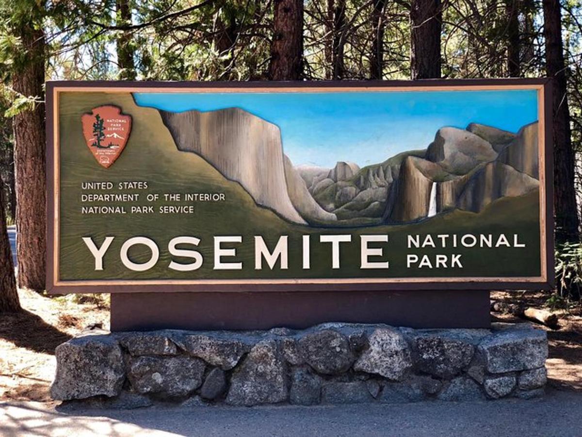 a sign for the yosemite national park