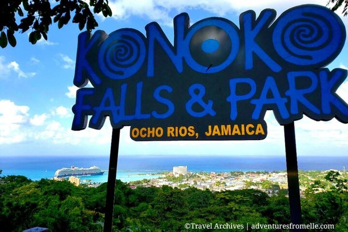uma placa para uma cachoeira e parque Koko