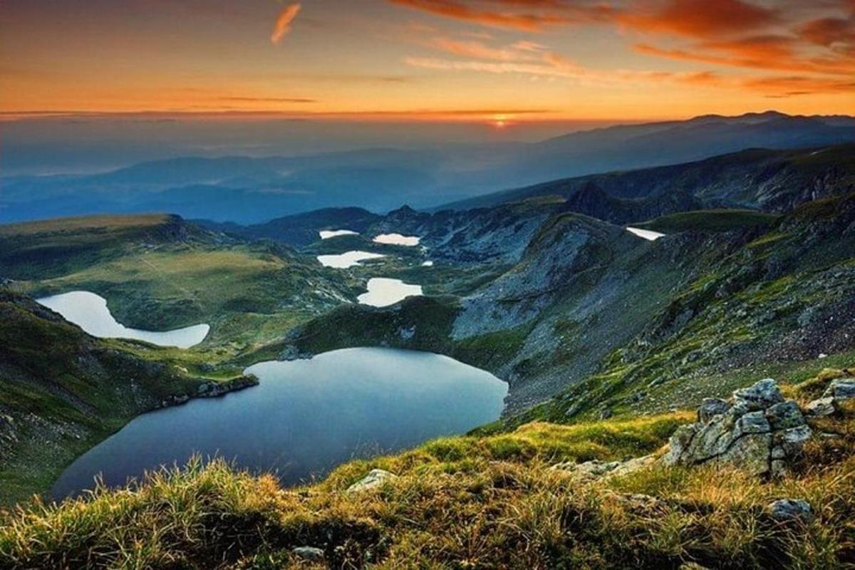 pohled na vliv dvou jezer v horách