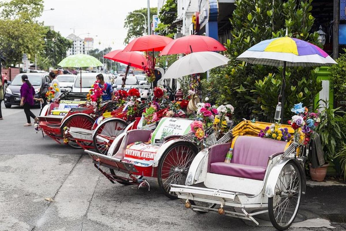deretan kereta kuda dengan payung