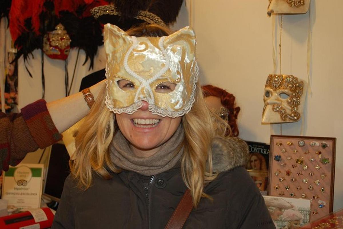 žena má na obličeji masku