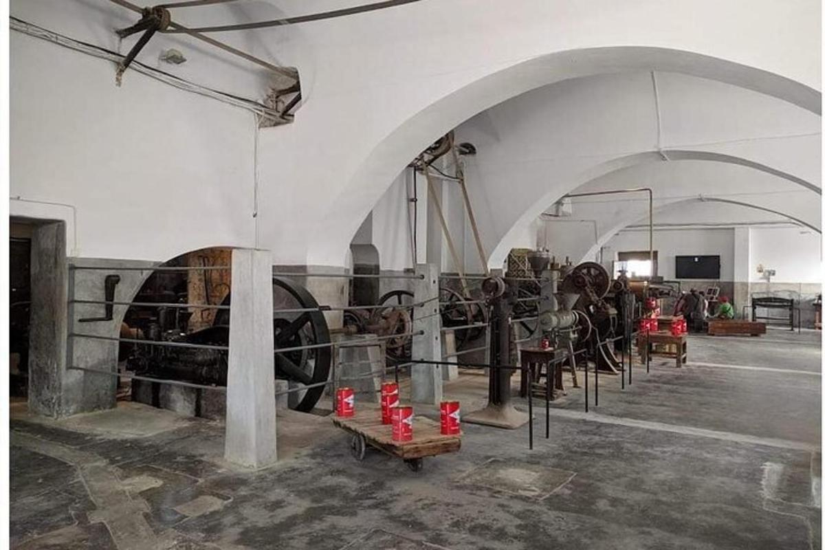 muzeum s hromadou vybavení v místnosti