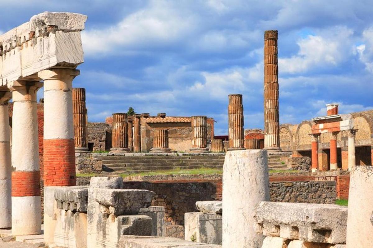 θέα στα ερείπια της αρχαίας πόλης