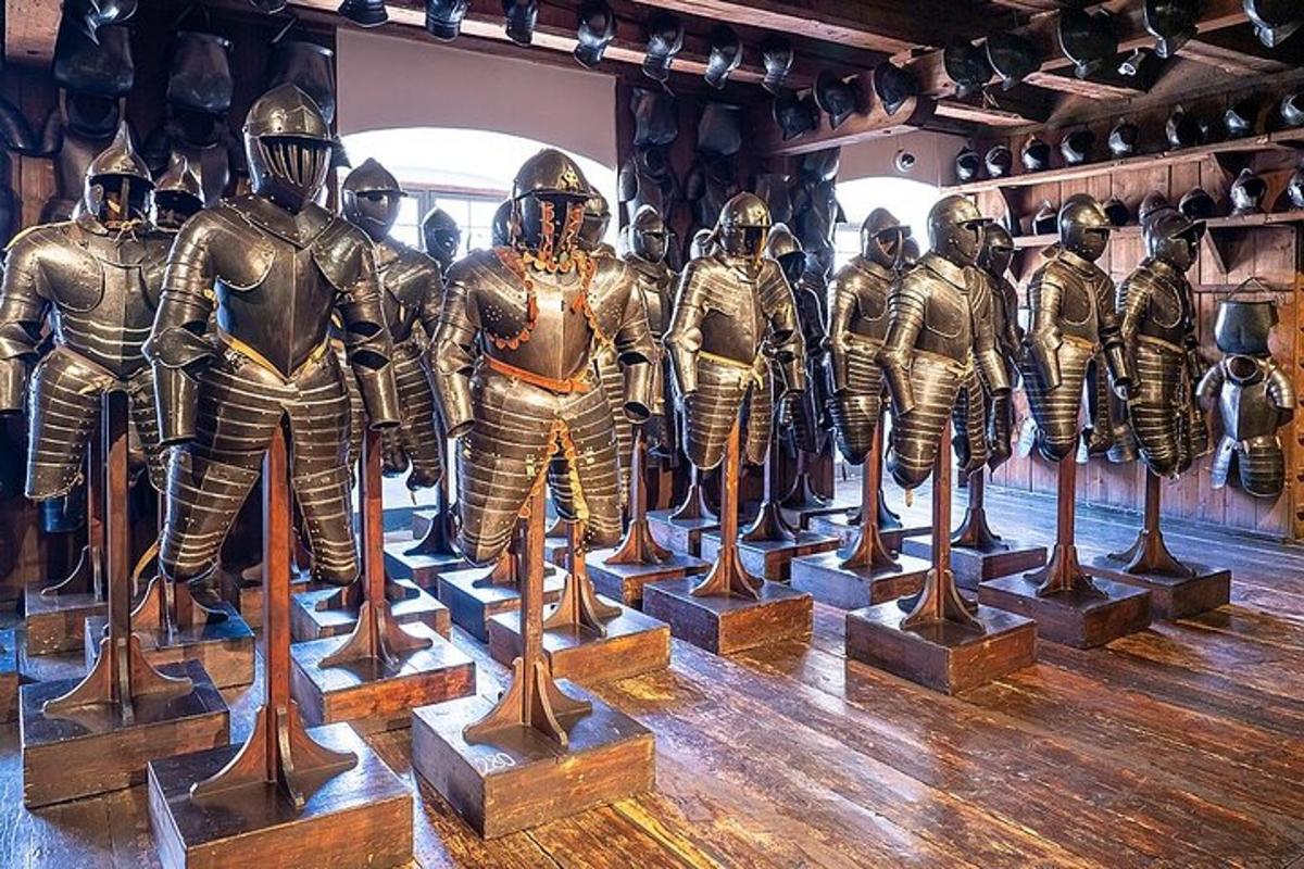 en gruppe riddere utstilt på et museum