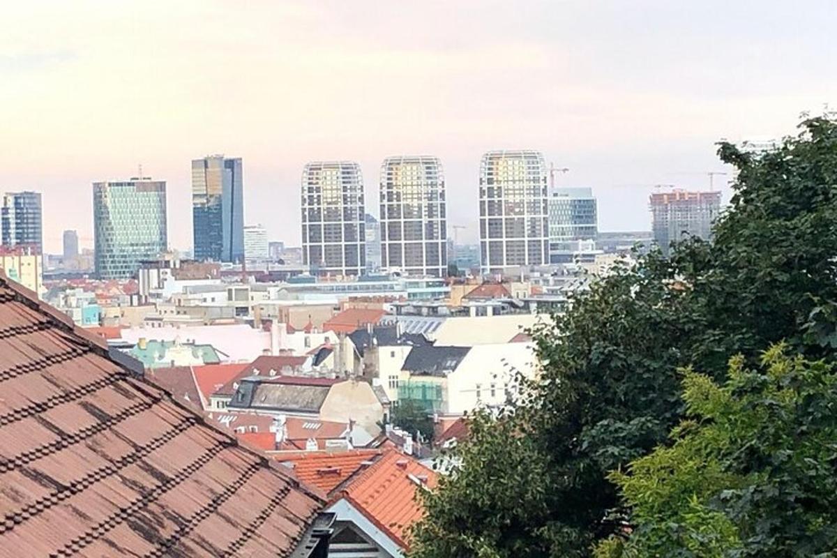 pohled na město s vysokými budovami