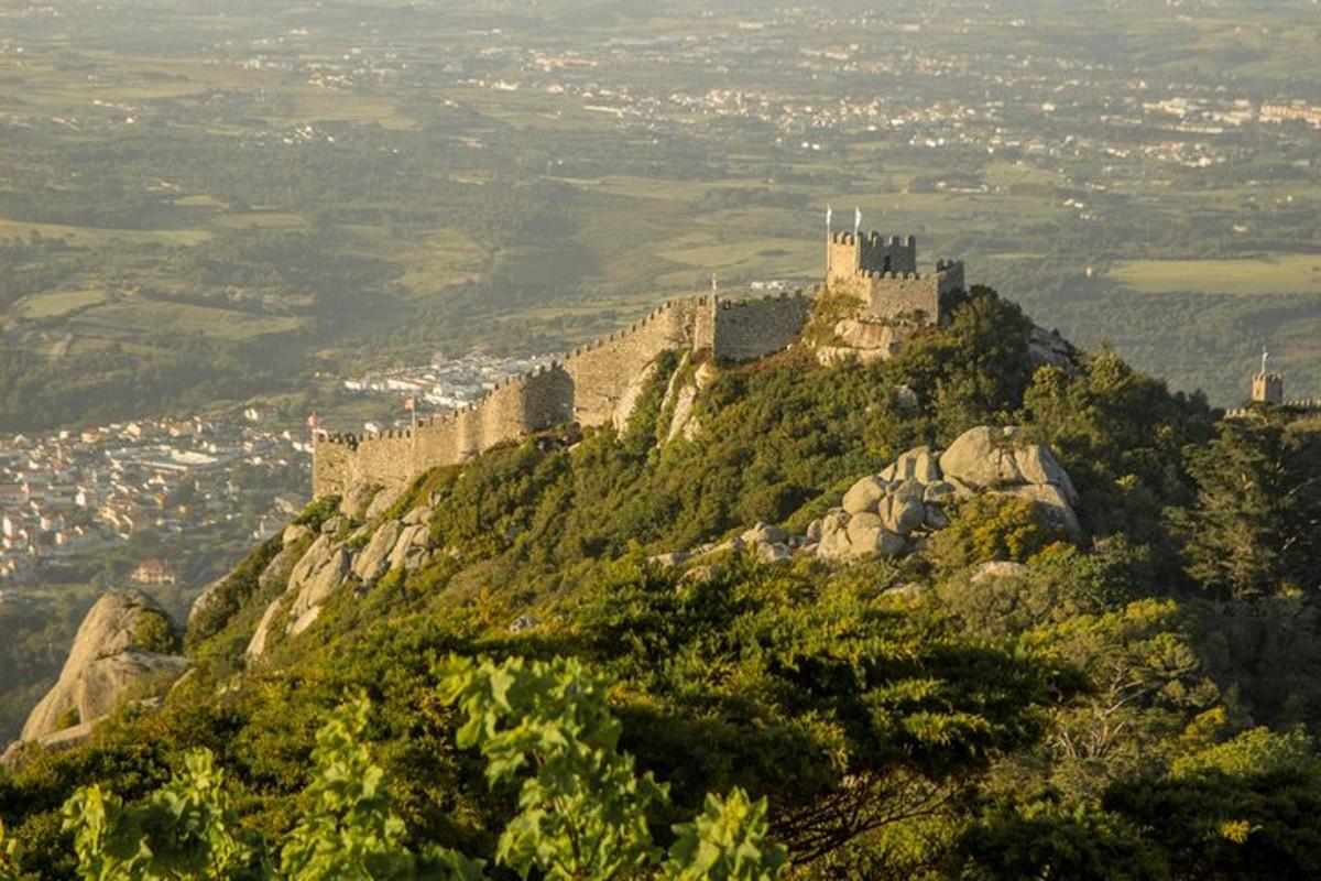 un castel pe vârful unui munte