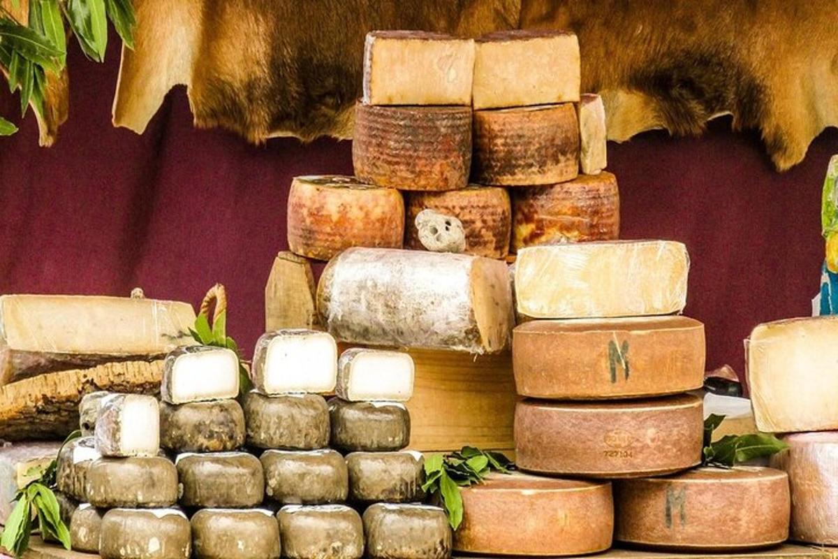 гомила сира наслагана једна на другу