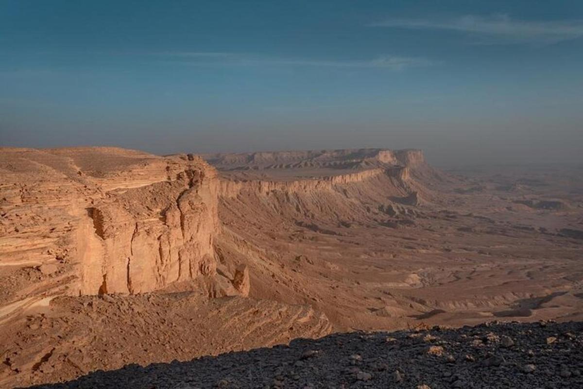 uma vista de um cânion no deserto