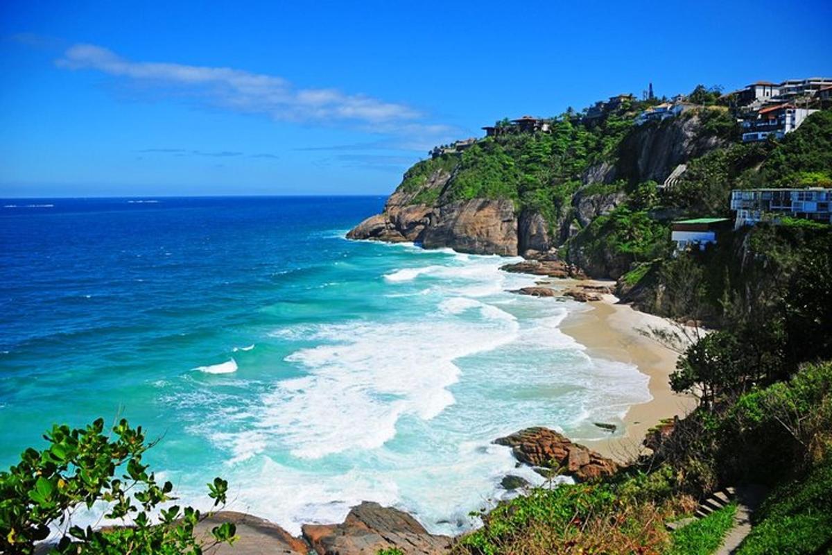 pemandangan pantai dengan lautan