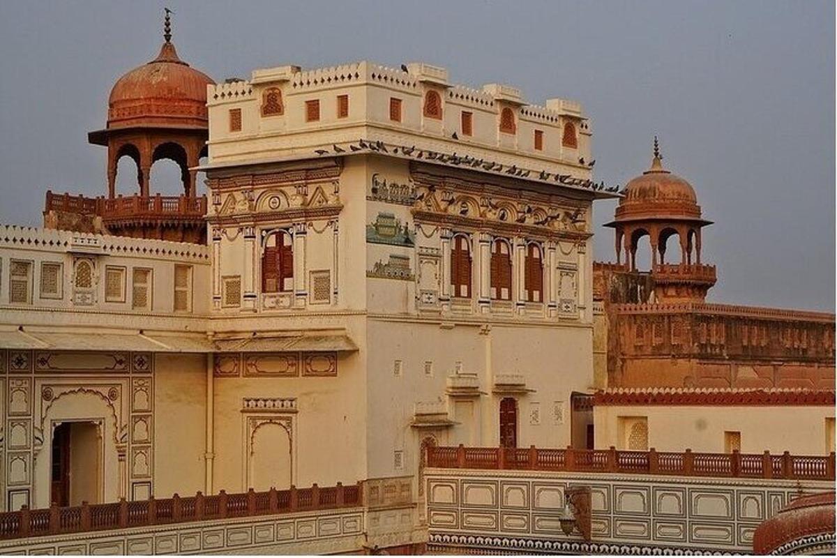 a building with two domes on top of it