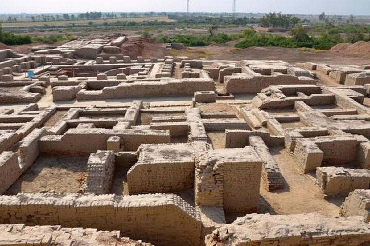 an ancient ruins of a building in a field