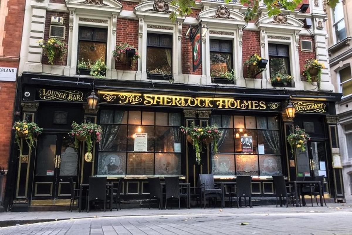 pub sa strane zgrade