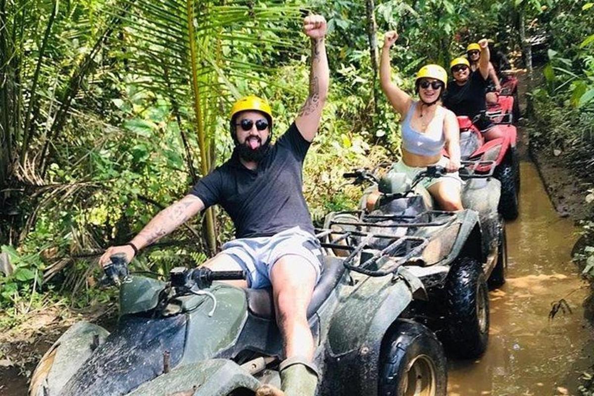 un grup de oameni care călătoresc pe ATV-uri în junglă