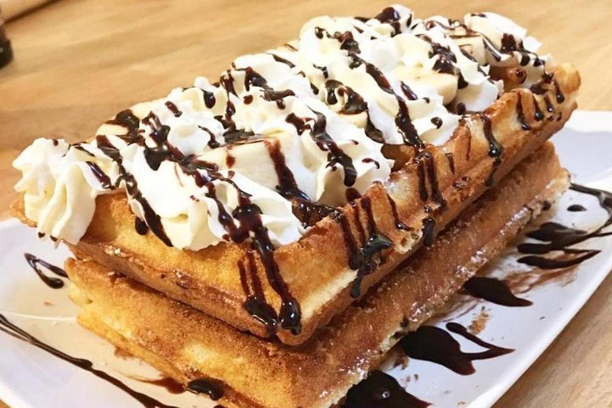 kos torte s stepeno smetano in čokolado