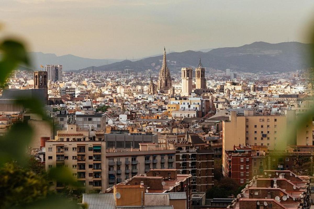 una vista di una città con edifici