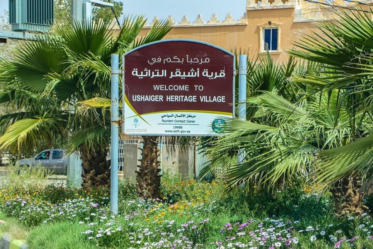 Un cartel de bienvenida al pueblo de residencia de verano.