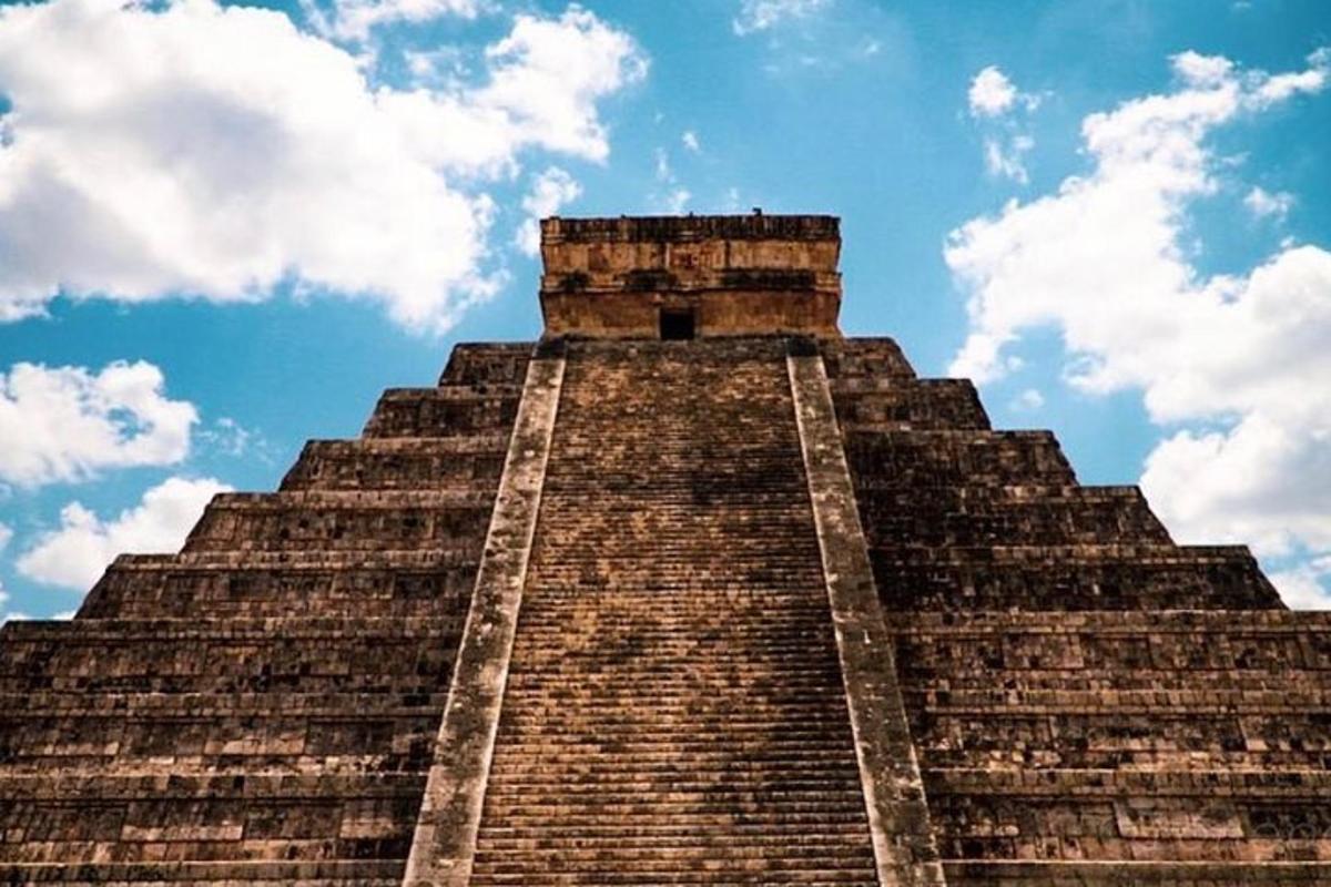 pyramida na vrcholu pyramidy