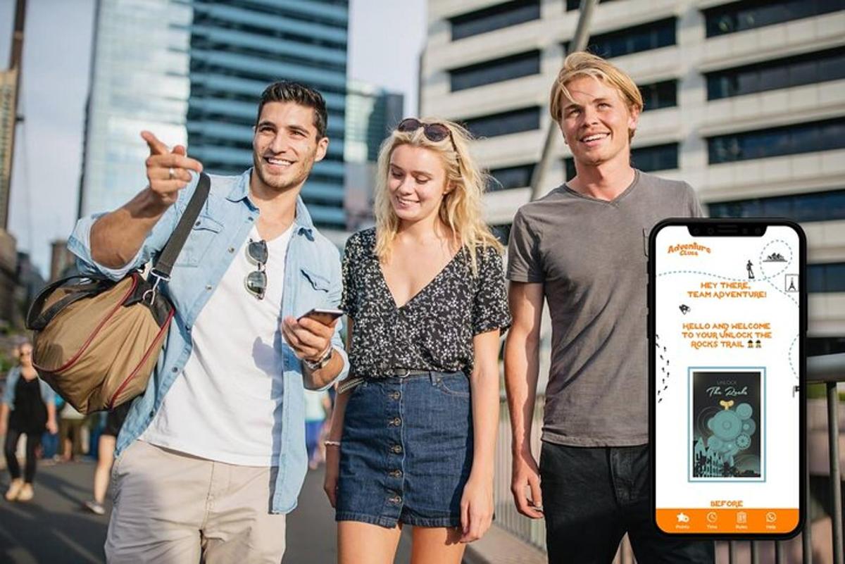hai người đàn ông và một người phụ nữ đứng cạnh một chiếc điện thoại di động