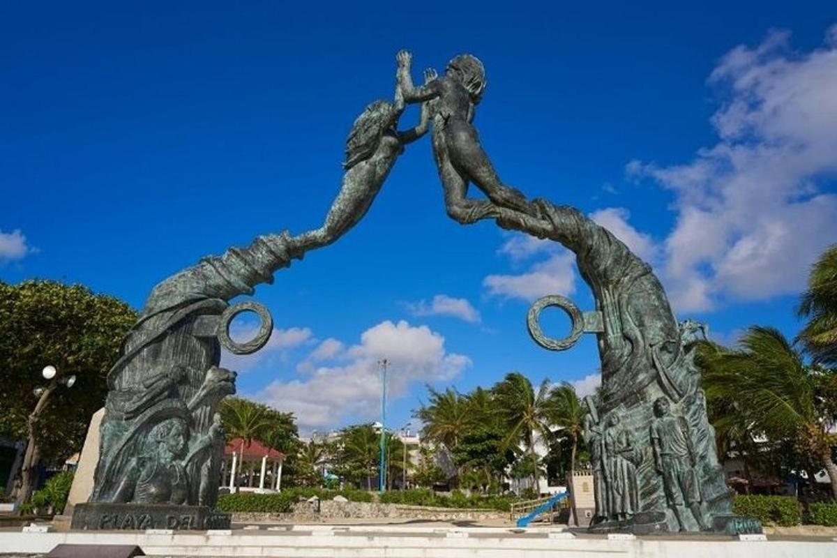 una estàtua de dues persones saltant a l'aire